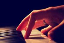 英超曼市德比，曼联和曼城谁能在新赛季的较量中更胜一筹？